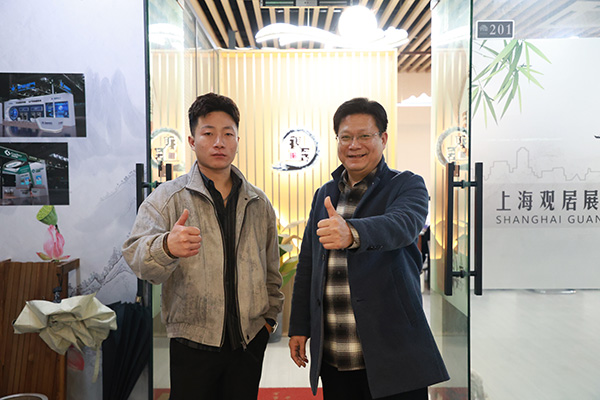 科技赋能梦想，师恩照亮前程：南京新华电脑专修学校程老师慰问成功学子许义虎